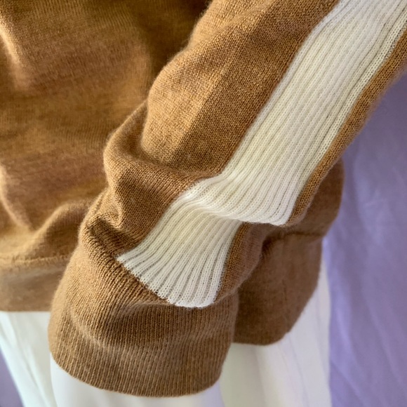 Banana Republic Beige Wool V-Neck Sweater - Picture 3 of 13